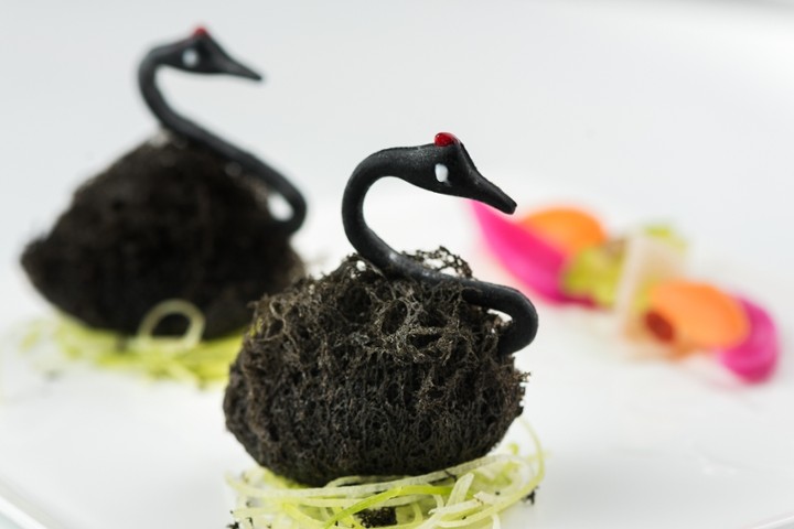 Black Swan Taro Puff (2)