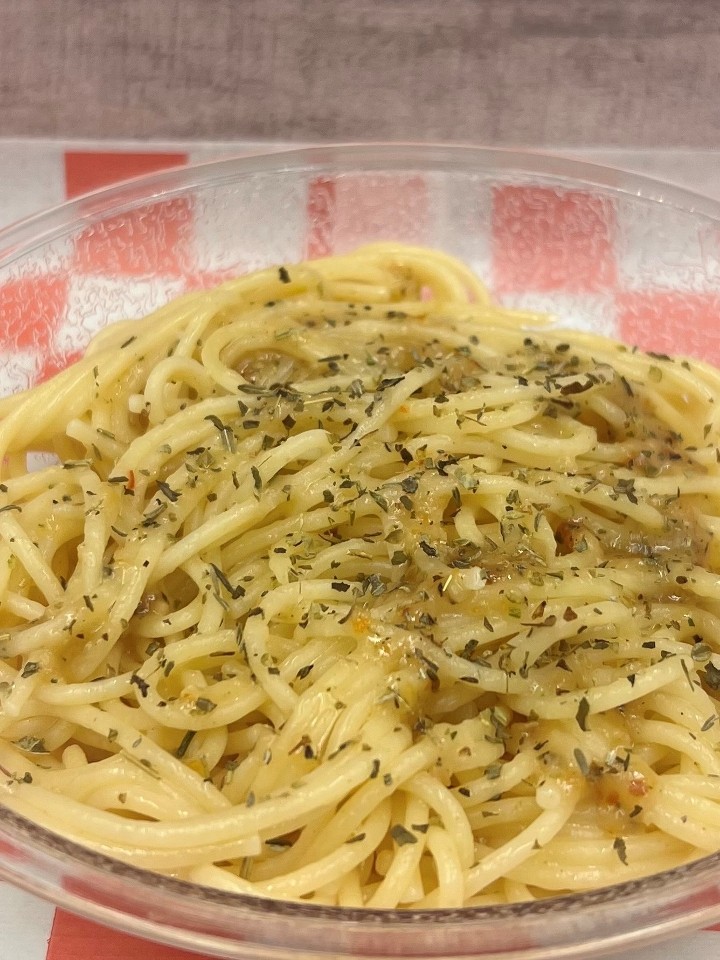 Spaghetti and Garlic Butter