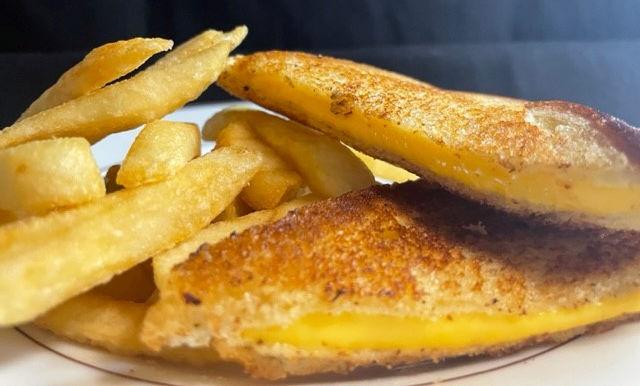 Kids Grilled Cheese & Fries
