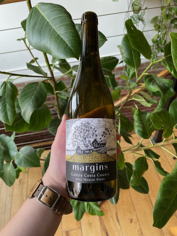 Margins Wine Muscat Blanc 2022