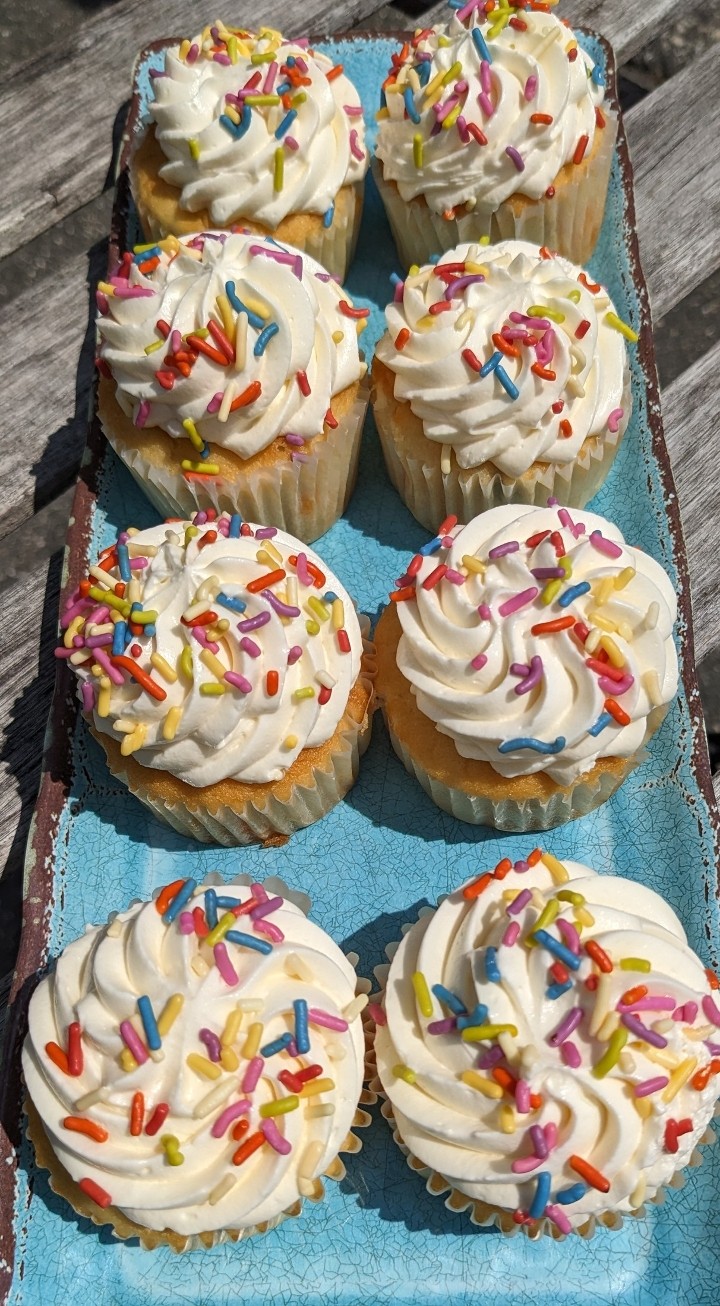 Vanilla *Funfetti!* Cupcakes with Marshmallow Buttercream