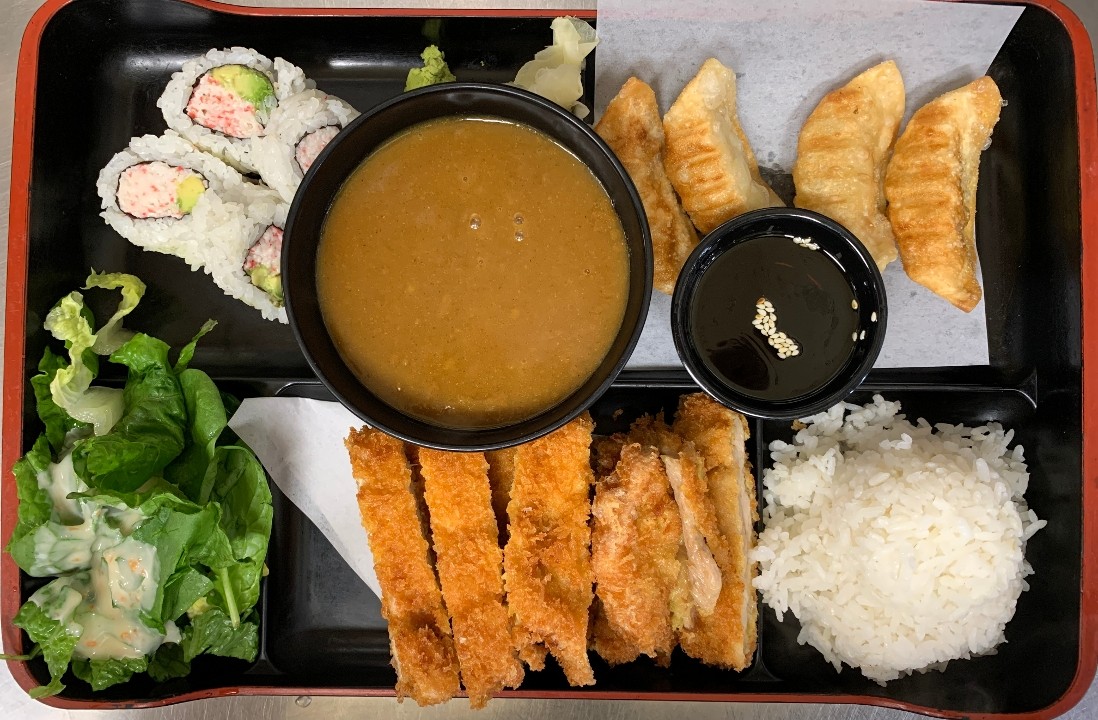 Curry Chicken Katsu, Gyoza, Ca Roll (4)