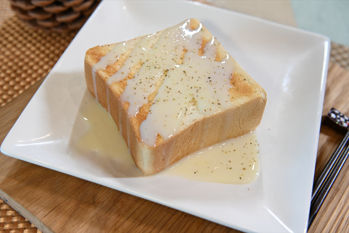 THICK TOAST w/ CONDENSED MILK 奶油厚多士