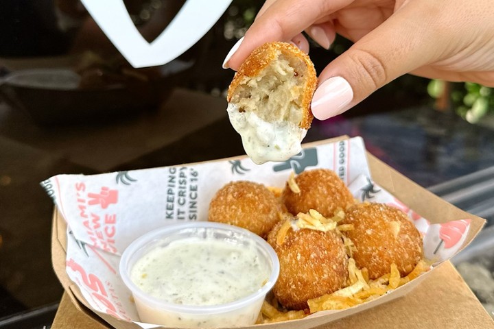 NEW: 5 | Pan con Lechon Croquetas