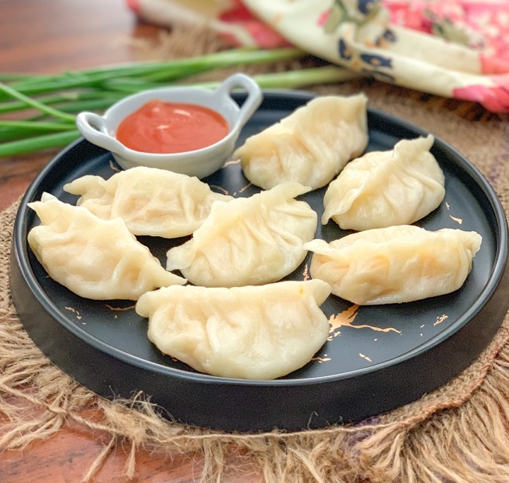 STEAMED VEG MOMOS