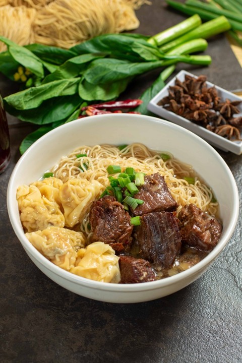 Wonton Noodle Soup w/ Braised Beef 牛腩云吞面