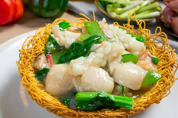 Seafood and Veg Pan Fried Noodles 海鲜菜遠炒面