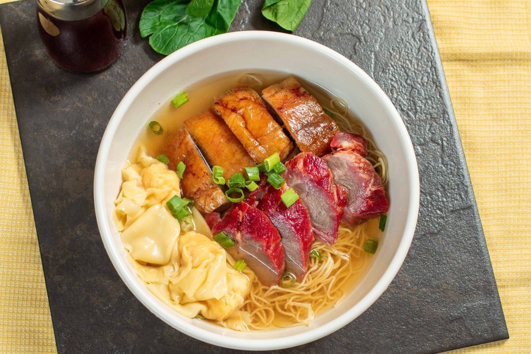 Wonton Noodle Soup w/ Roast Duck and Pork 义燒燒鸭云吞面