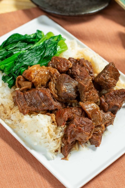 Braised Beef over Rice 牛腩饭