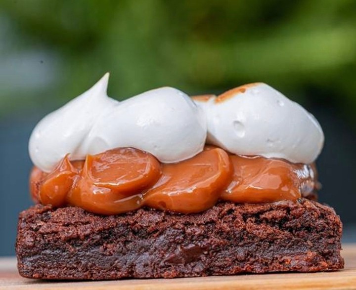 Chocolate Brownie with dulce de leche & Merengue
