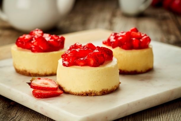SM Creamy NY Cheese Cake w/ Strawberry topping(72 Hr. Pre-order ONLY)