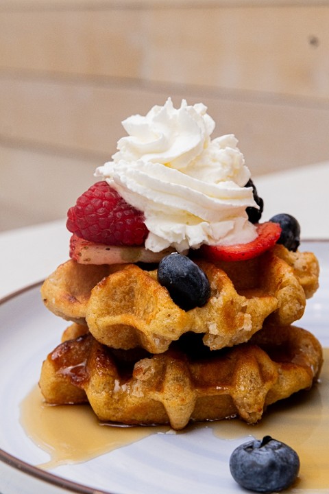 Berries and Cream Waffle 🧇 🍓
