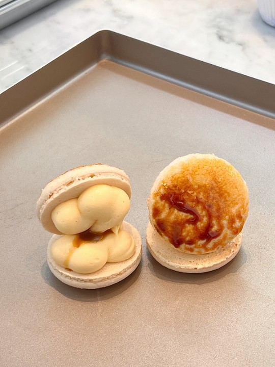 Cream Brulee Macaron