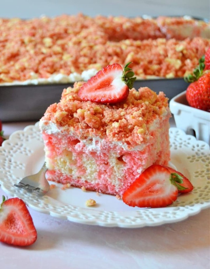Strawberry Crunch Milkcake