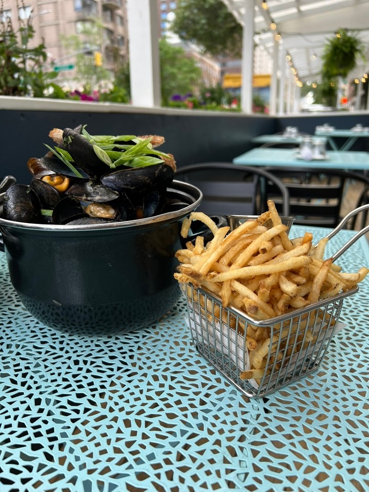 Mussels + Fries