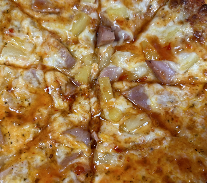 ISLAND-STYLE HAWAIIAN PIZZA