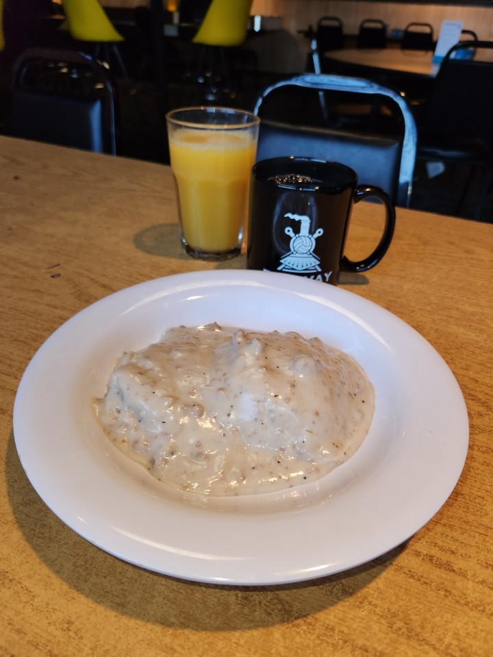 1/2 Biscuits & Gravy