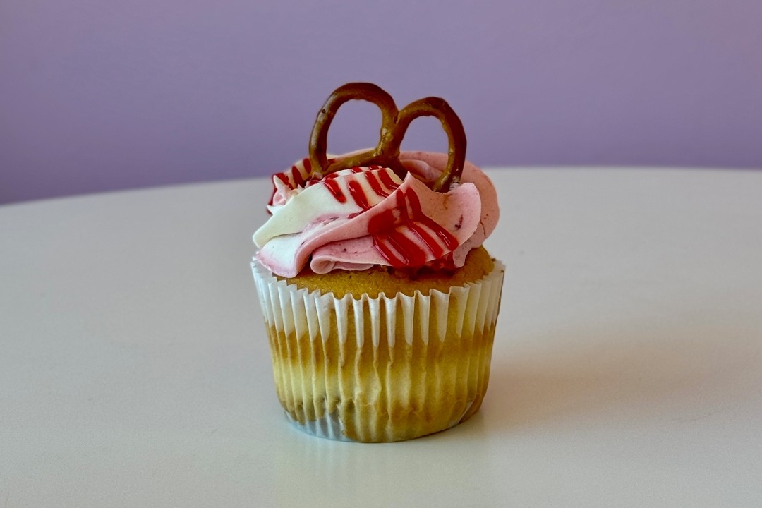 Strawberry Pretzel Cupcake