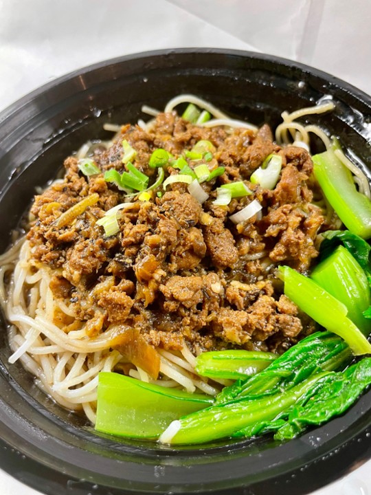 Braised Pork Over Rice Noodle 卤肉面线