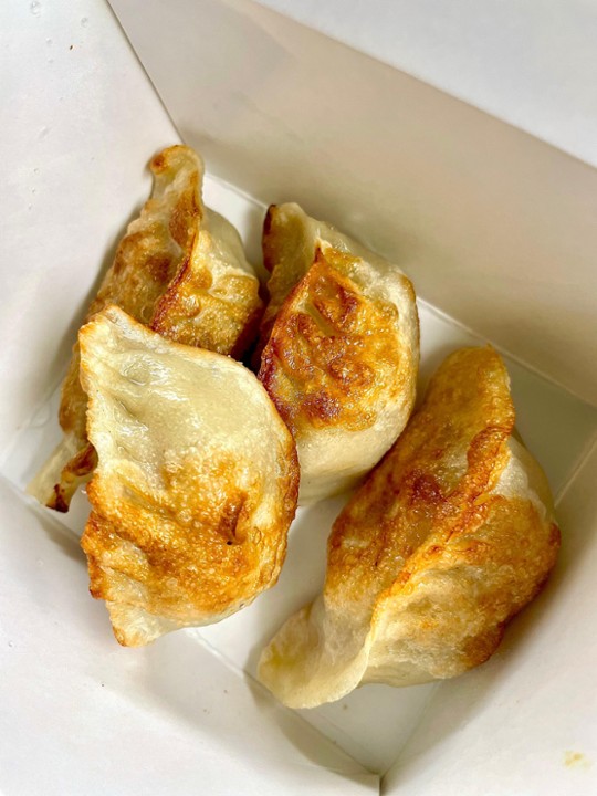 Pan Fried Chicken Dumplings (4) 锅贴
