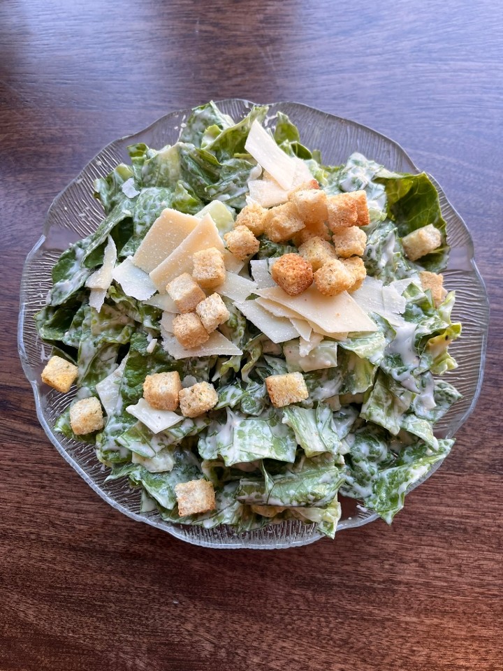 Cesar Salad: 1/2 Tray 20-25pp