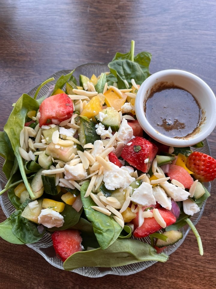 Strawberry Summer Salad: 1/2 tray / 20-25pp