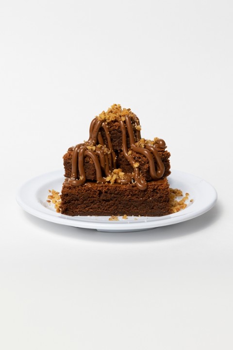 BROWNIE TOWER WITH NUTELLA AND PRALINE