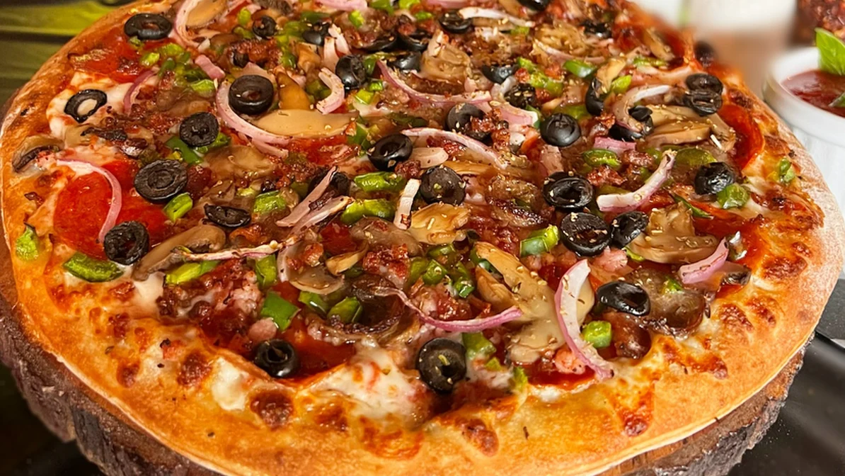 Supreme (Deluxe) Pizza