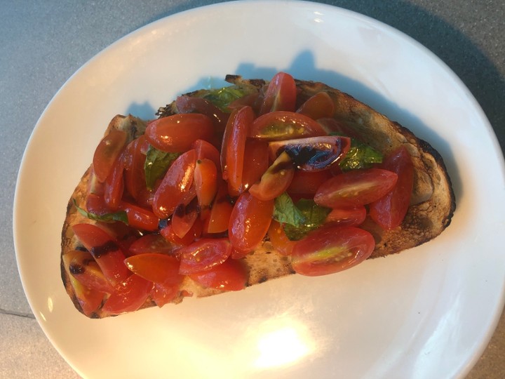 Pomodorina -fresh cherry tomato, basil, olive oil, balsamic