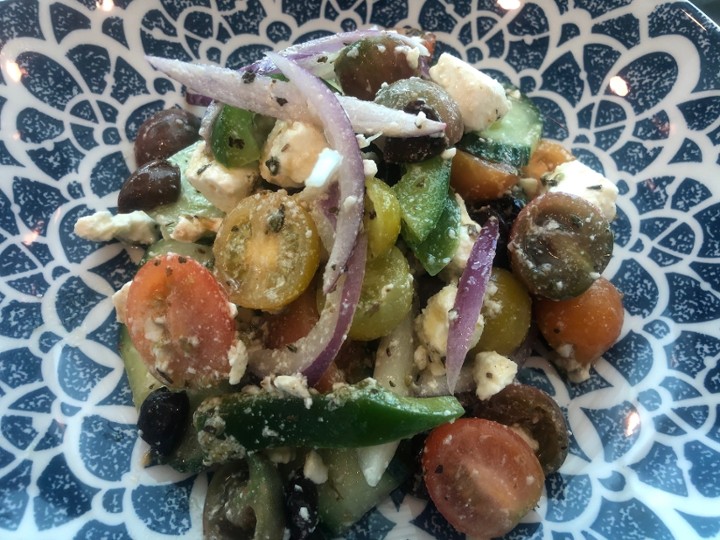 Greca - tomato, green peppers, red onion, cucumber, black olive, feta cheese, lemon oregano vinaigrette