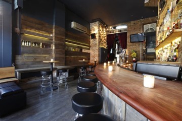 Mo's Bar & Lounge
