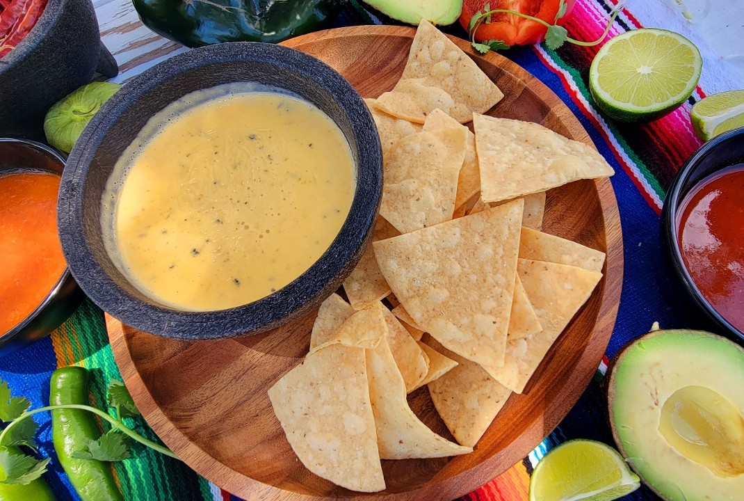 Queso & chips