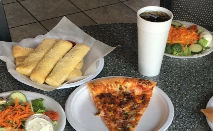Knolla's Pizza - East (Darinda)