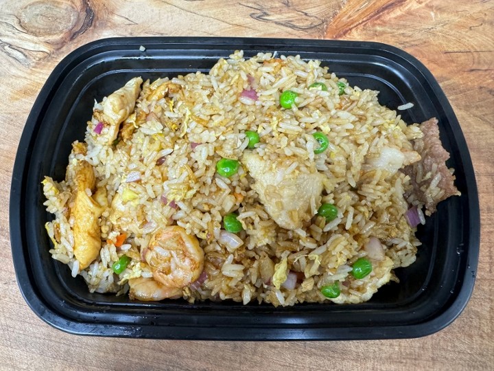 什锦炒饭 Combination Fried Rice (w. Chicken, Beef, & Shrimp) $18