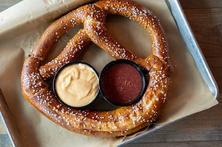 Jumbo Pretzel N Beer Cheese