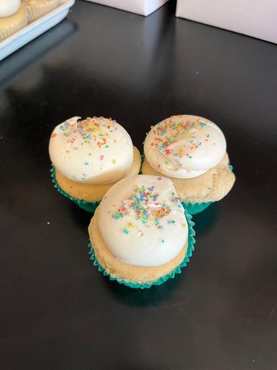 GF Classic Vanilla Cupcake