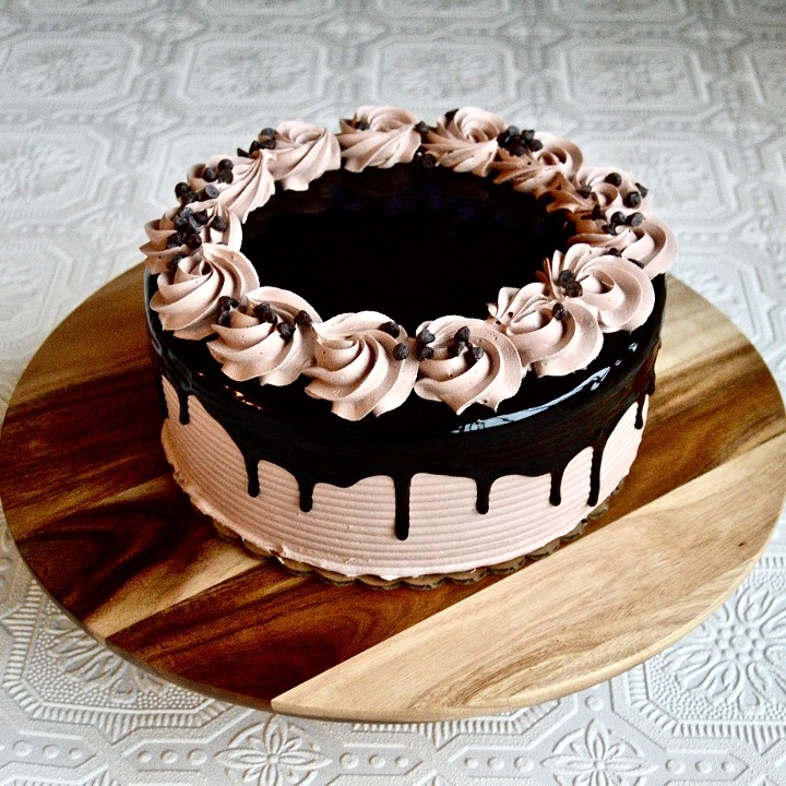 8" Chocolate Chip Cake