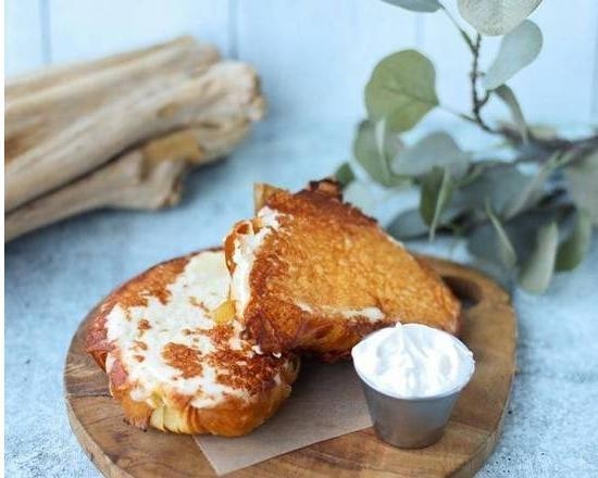 Toasted Catupiry Cheese Croissant