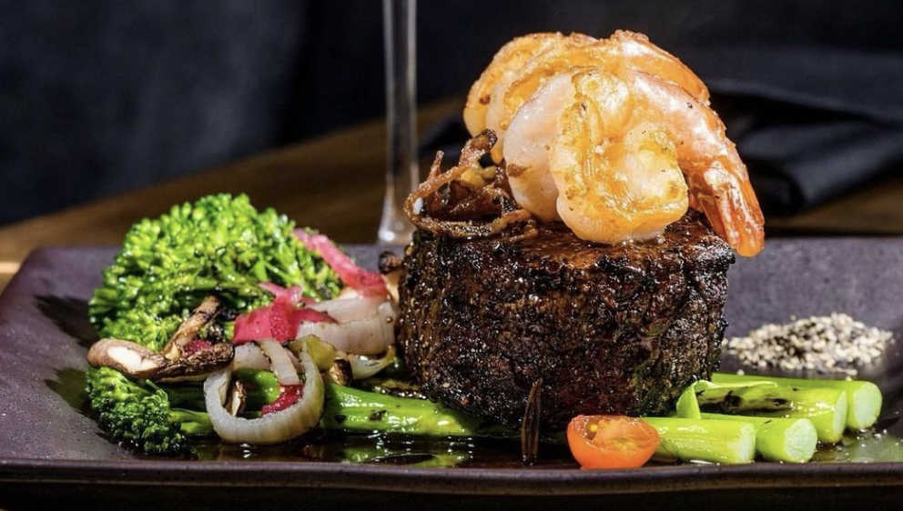 Privēe Restaurant + Lounge