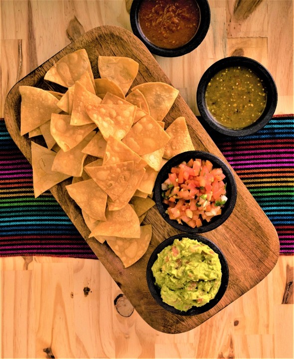 Chips Pico and Guacamole