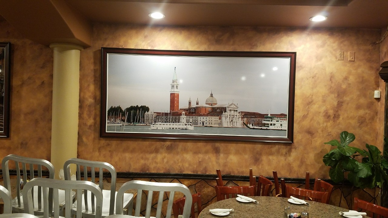 Dominic’s Italian Restaurant 268 Harbor Dr S