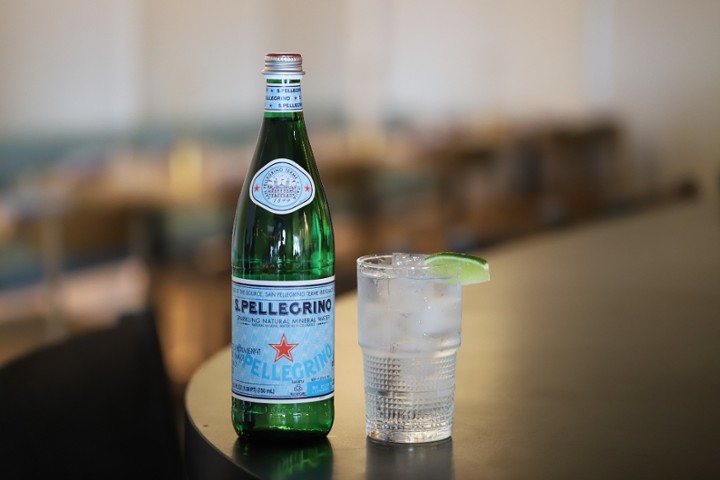 San Pelligrino (750 mL)