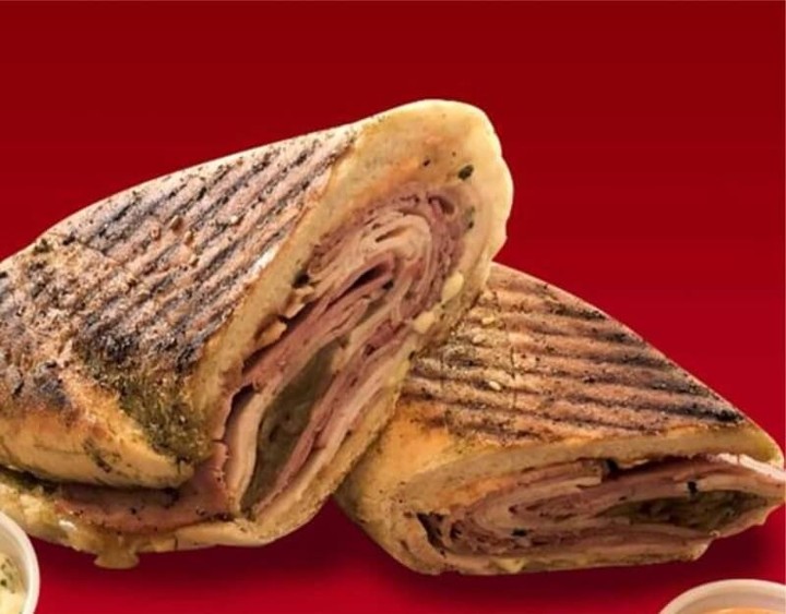Pastrami-Corned Beef Panini - Baguette / פסטרמי קורנביף פניני - בגט