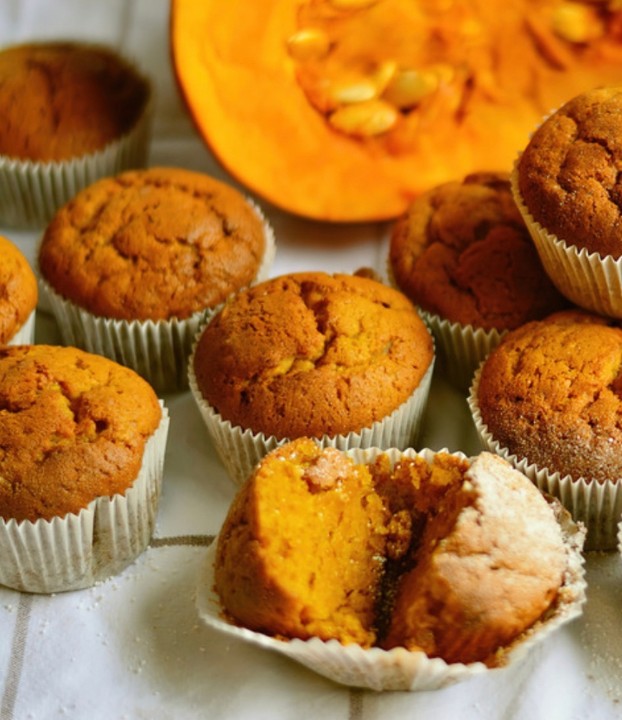 Pumpkin Coffee Cake Muffins