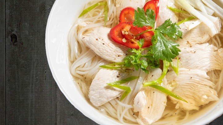 Kid's Chicken Phở (in beef broth)