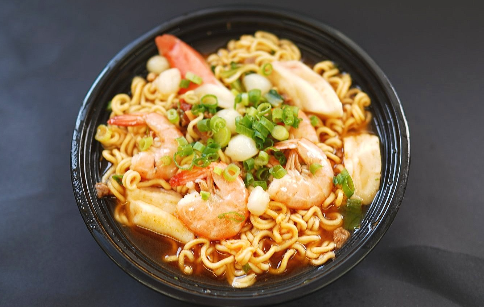 R1. Spicy Seafood Ramen Noodles Soup