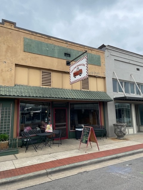 Cross Creek Sandwich Shop 1003 Oak St