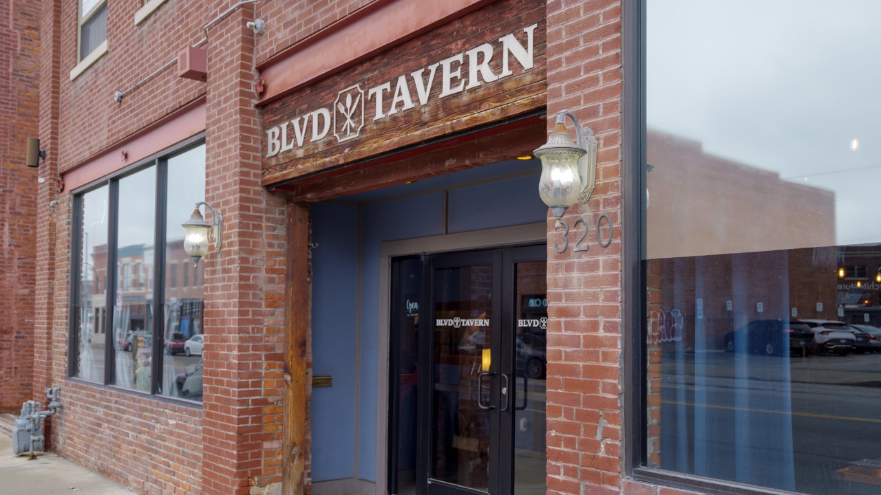 BLVD Tavern 320 Southwest Boulevard