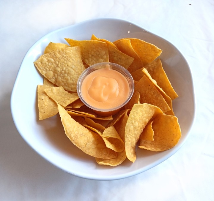 Chips & cheese sauce