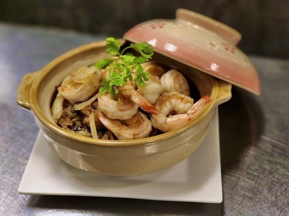 Goong Op Woon Sen (shrimp in a pot)